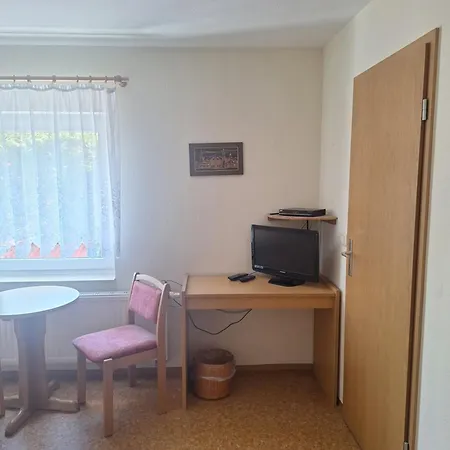 Und Gaststätte Heidi's Bierstübchen 3*